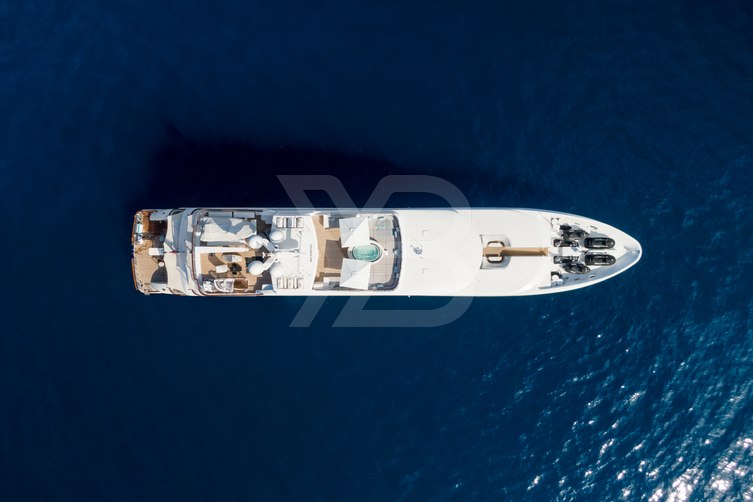 Carpe Diem yacht exterior 4