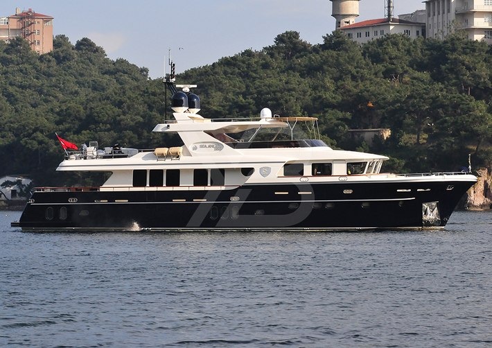 Sea Angel yacht exterior 4