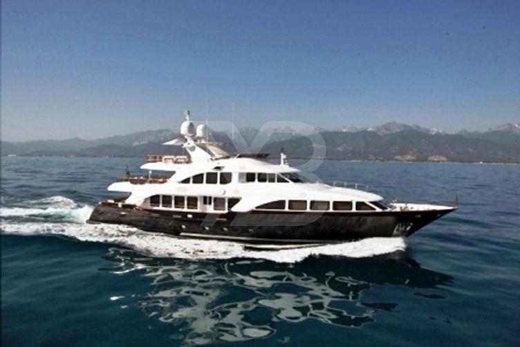 Soho yacht exterior 3