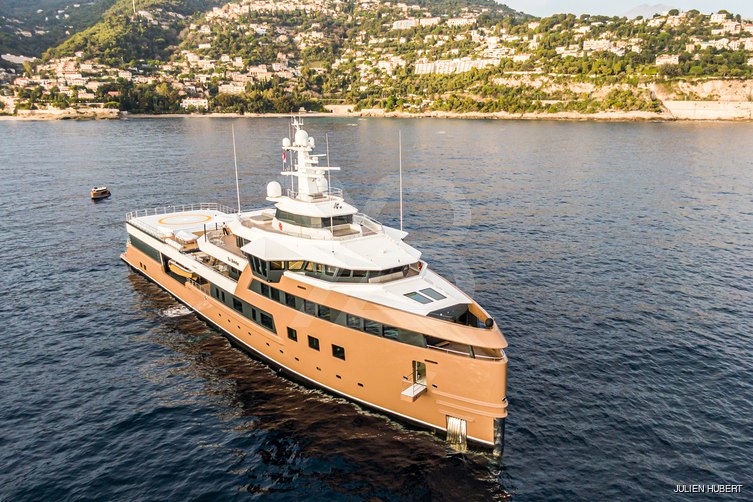 La Datcha yacht exterior 40