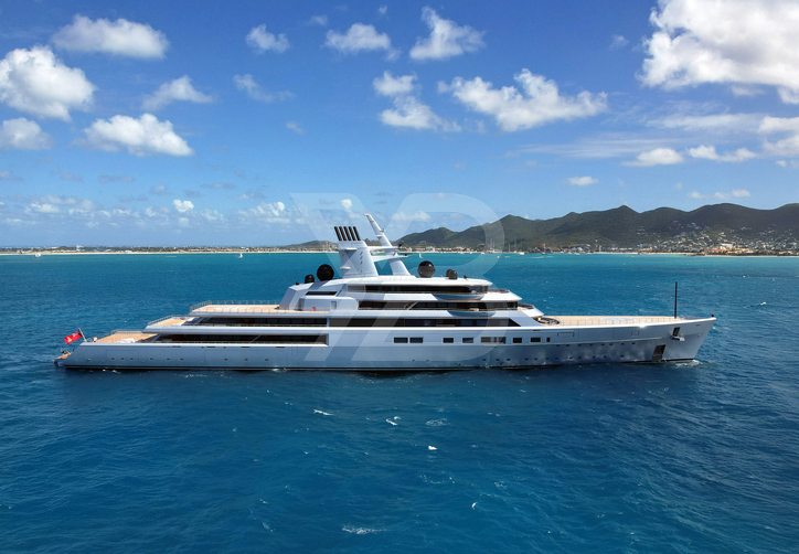 Dragonfly yacht exterior 2
