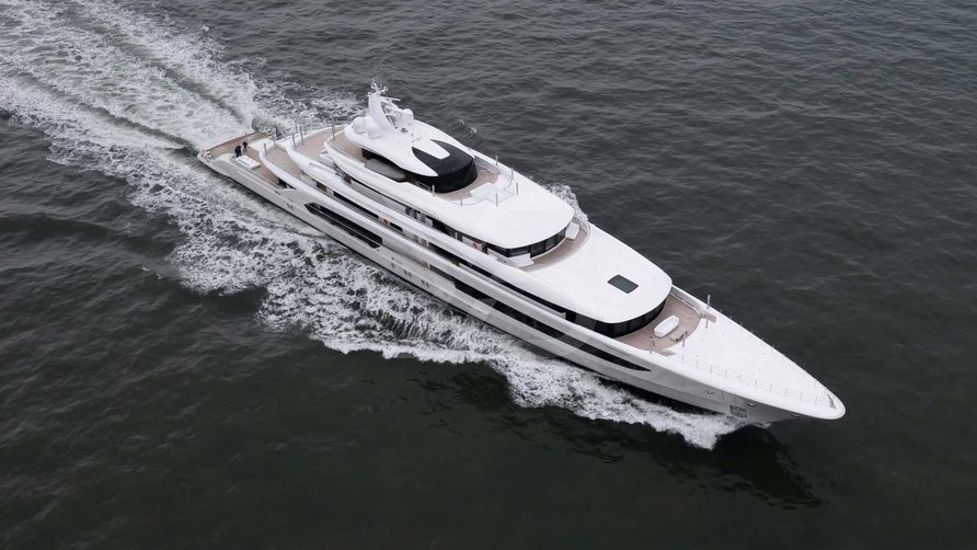 H3 yacht exterior 22