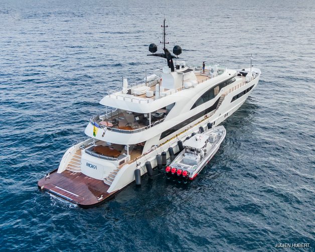 Hallo yacht exterior 3