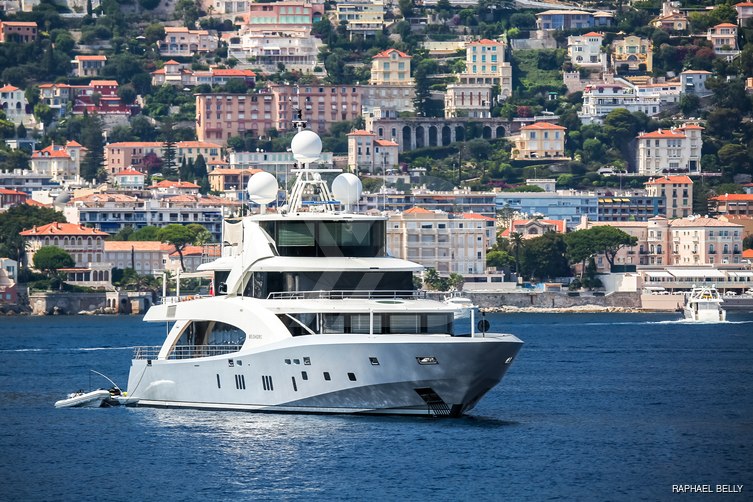 Mariu yacht exterior 5