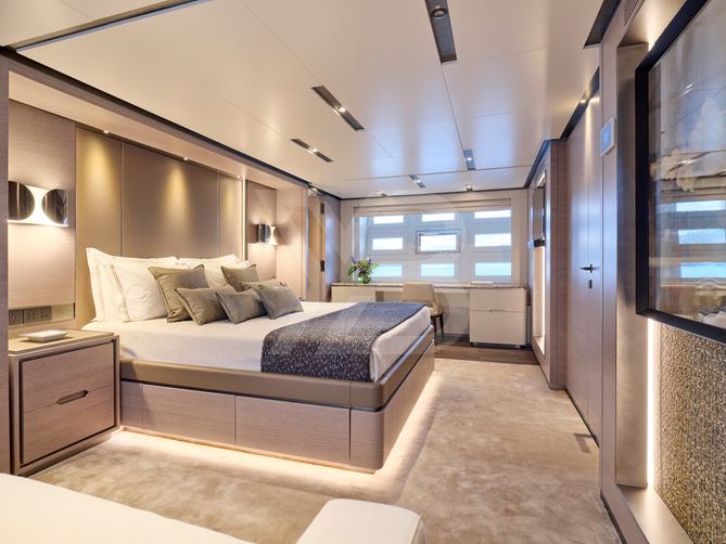 O'Neiro yacht interior 13