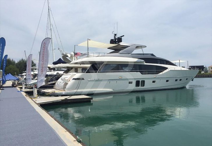 TNT Leisure yacht exterior 3