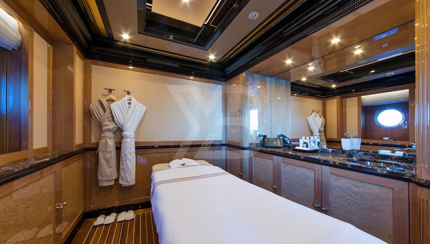 I Dynasty yacht interior 21