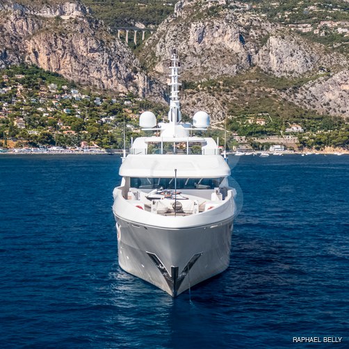 Dusur yacht exterior 12