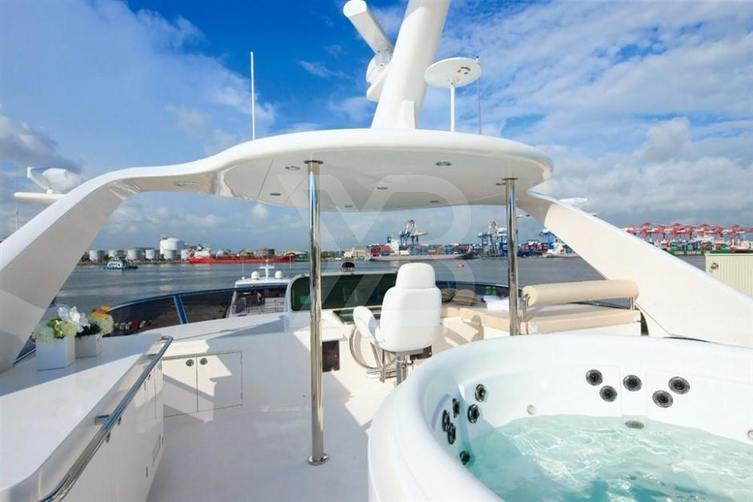 In the Zone yacht exterior 3