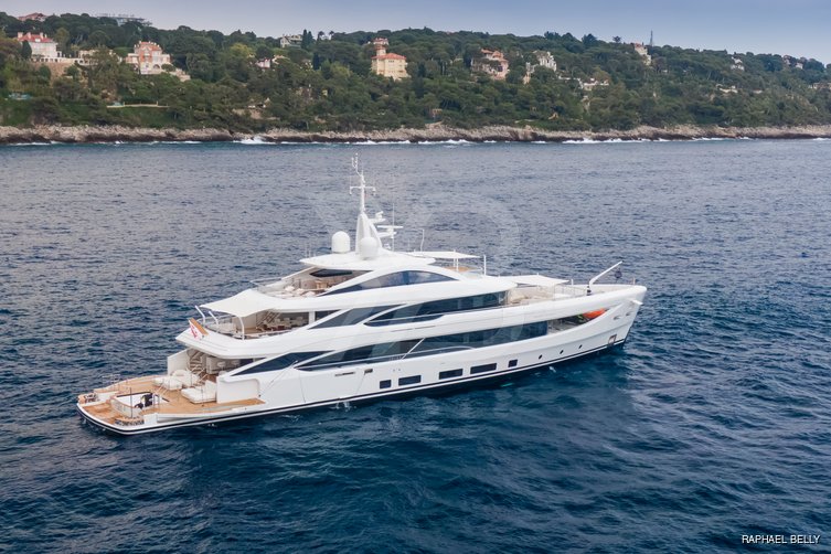 Lady I yacht exterior 14