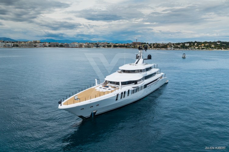 Roe yacht exterior 23