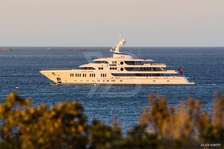 Aurora yacht exterior 4