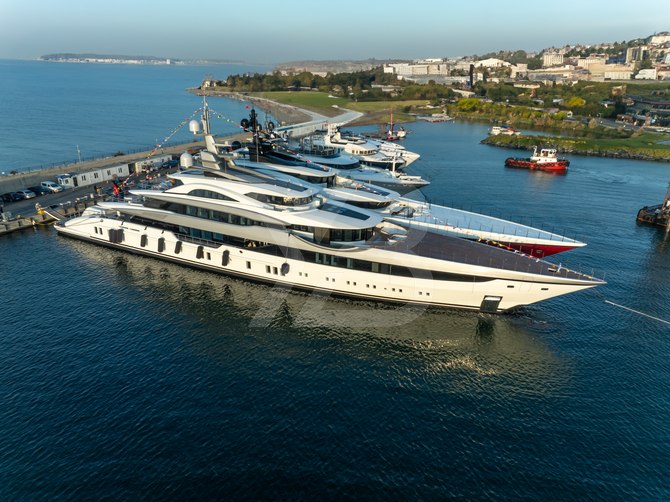Al Reem yacht exterior 8