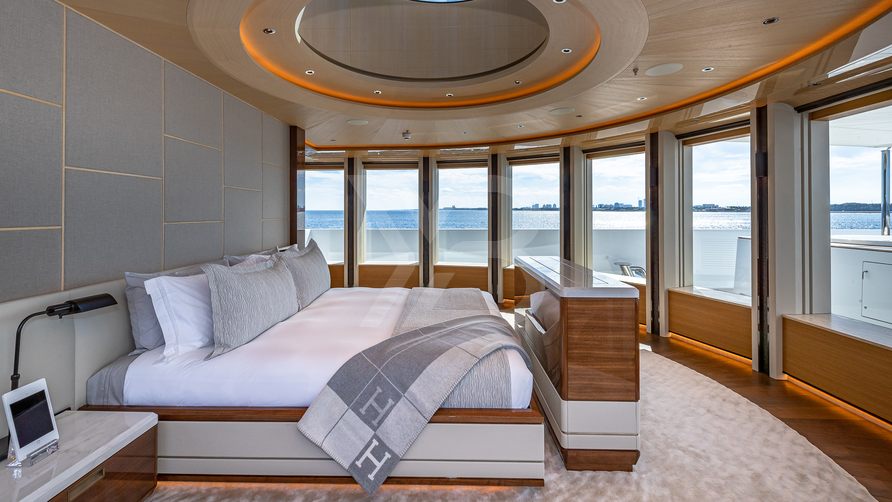 Top Five II yacht interior 9