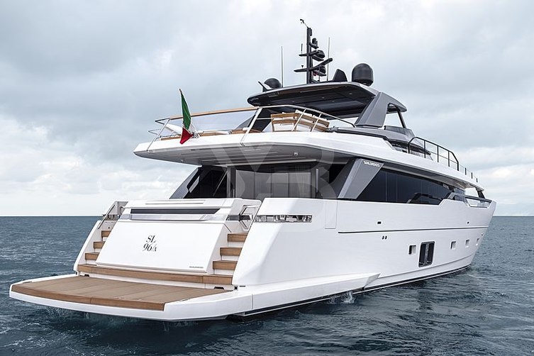 Wanderlust yacht exterior 4