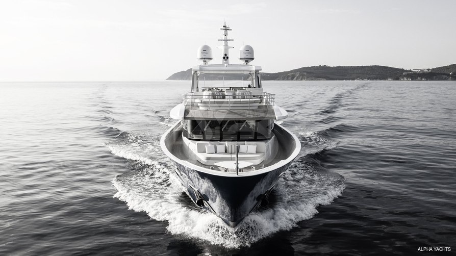 Reginatta yacht exterior 3