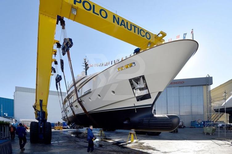 Akar XIII yacht exterior 3