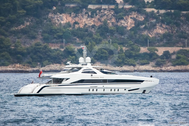 Amore Mio yacht exterior 6