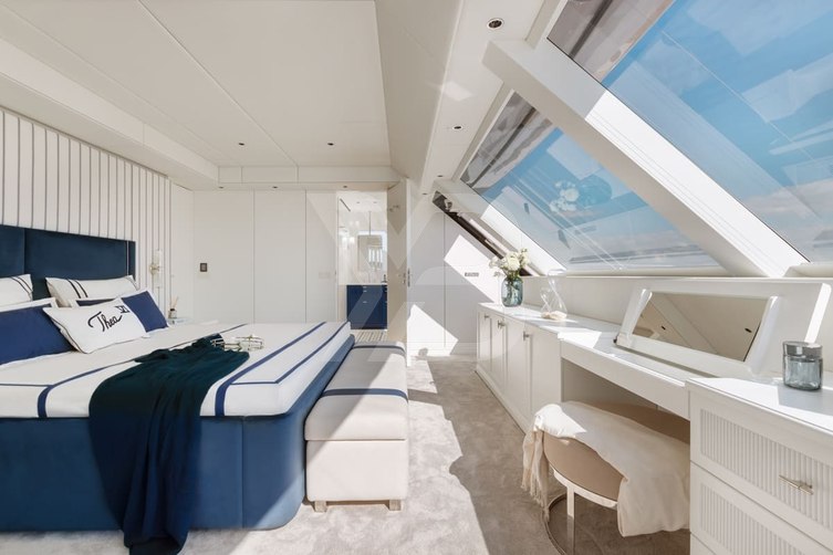 Thea VI yacht interior 11