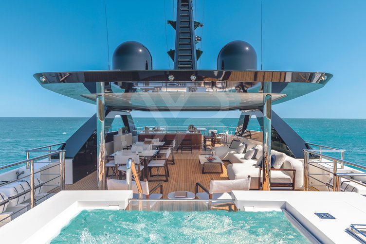 Asante yacht exterior 23