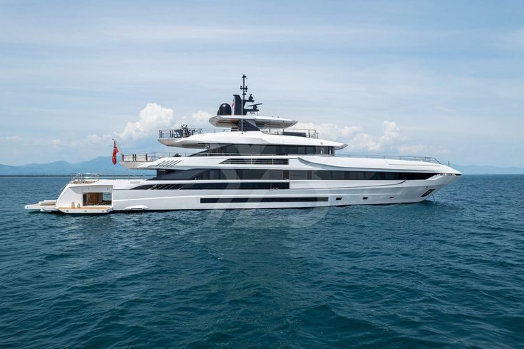 Felicita yacht exterior 13