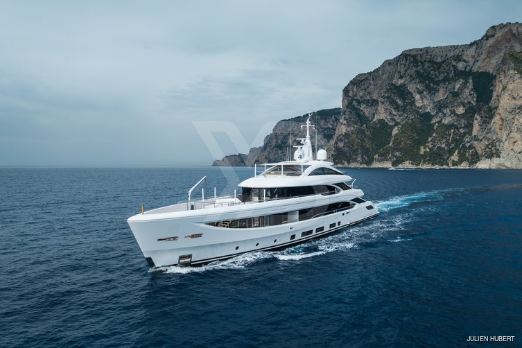 Lady I yacht exterior 15