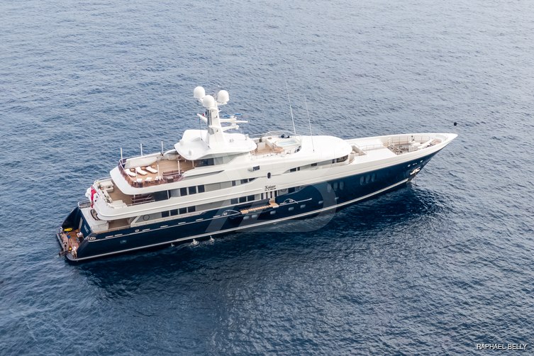 Kaiser yacht exterior 11