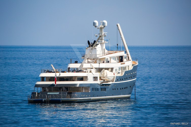 Aqua Lares yacht exterior 6