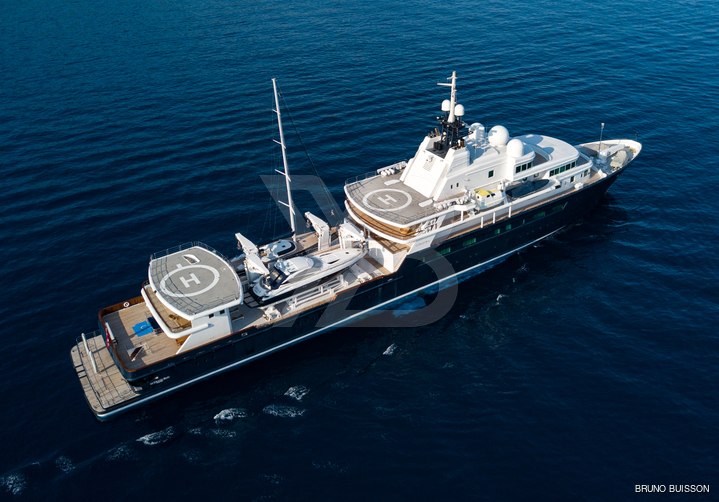 Le Grand Bleu yacht exterior 12