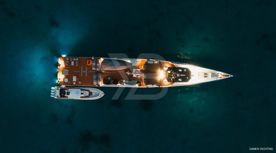 Chasing Romance yacht exterior 4