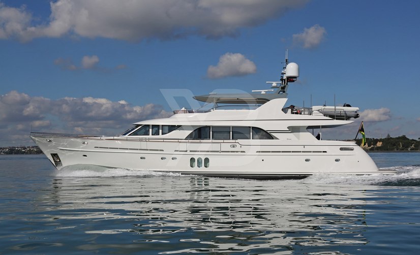 Mahalo yacht exterior 2