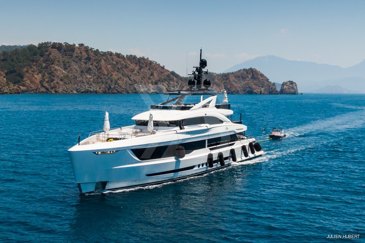 La Vie yacht exterior 11