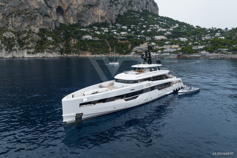 PrivateGG yacht exterior 8