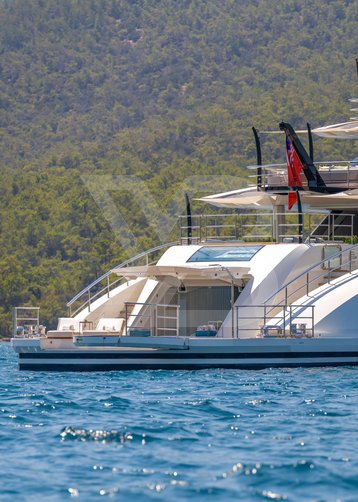 Al Reem yacht exterior 9