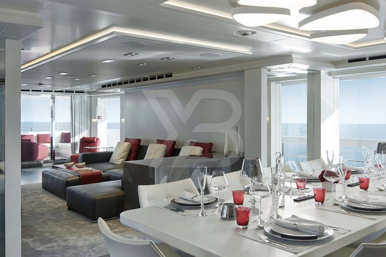 Home yacht interior 9