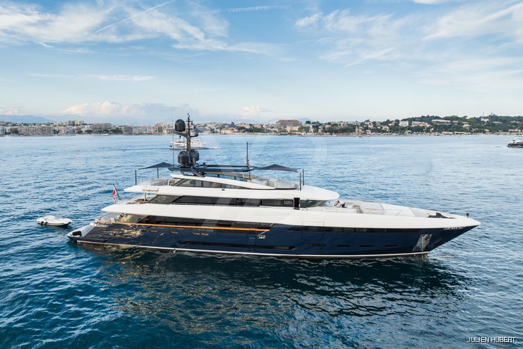 OM yacht exterior 32