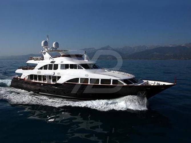 Soho yacht exterior 4