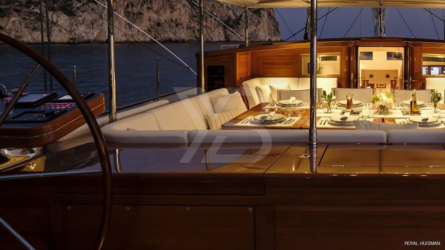 Apsara yacht interior 13