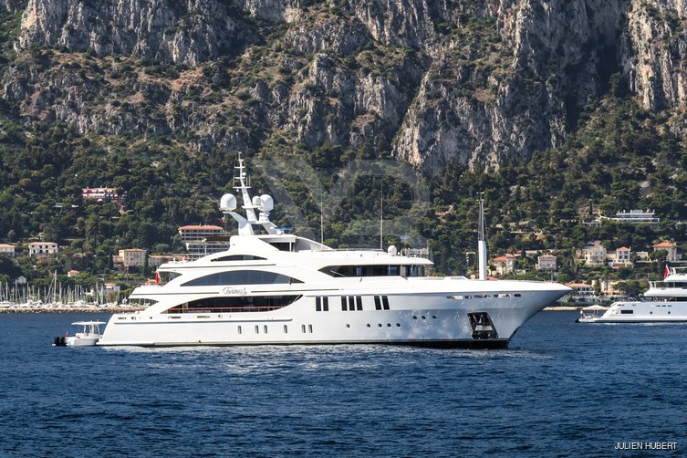 La Blanca yacht exterior 2