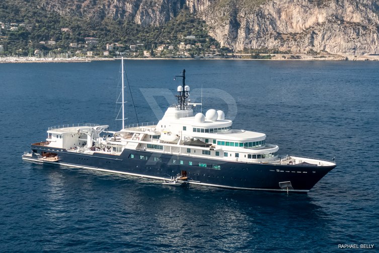 Le Grand Bleu yacht exterior 29