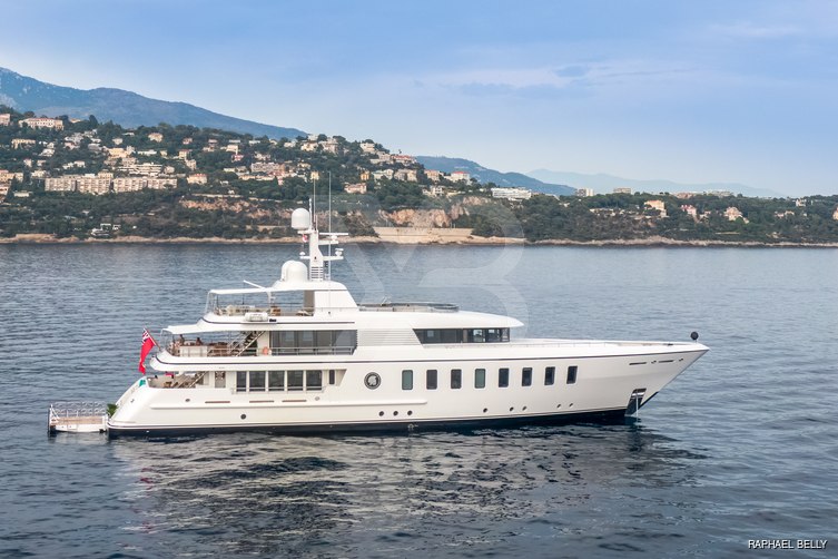 Gladiator yacht exterior 13