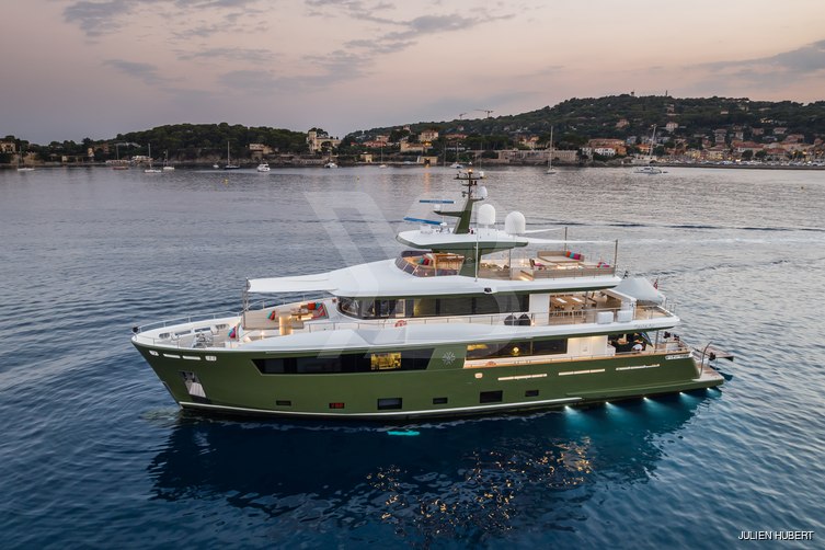 Hyhma yacht exterior 10