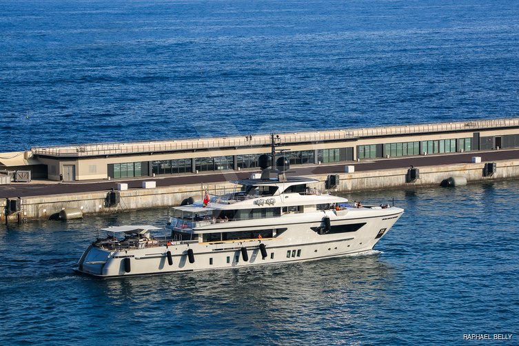 X yacht exterior 28