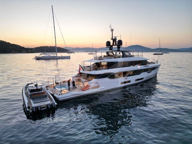 Maverick yacht exterior 3