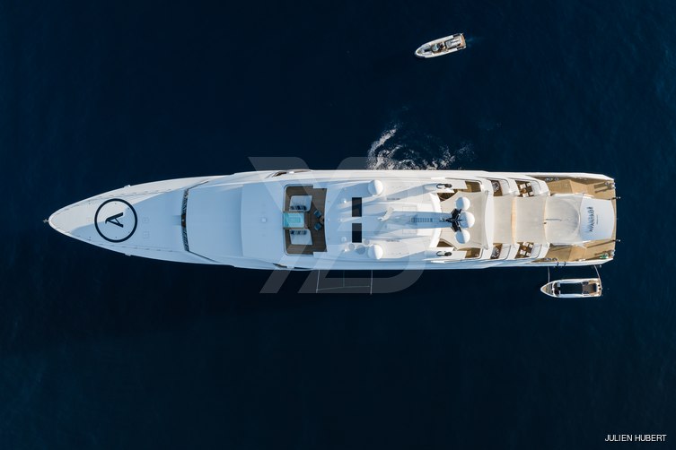 Avantage yacht exterior 18