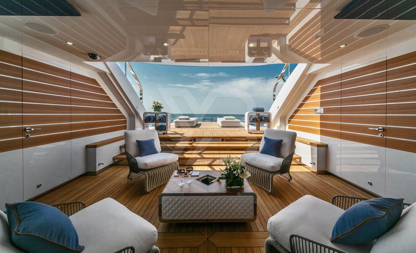 Re Leone yacht interior 37