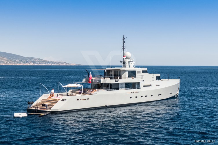 Cyclone yacht exterior 9