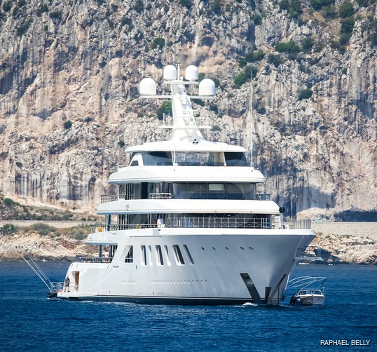 Aquarius yacht exterior 13