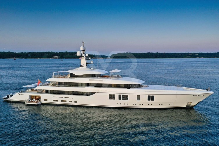 Lunasea yacht exterior 8