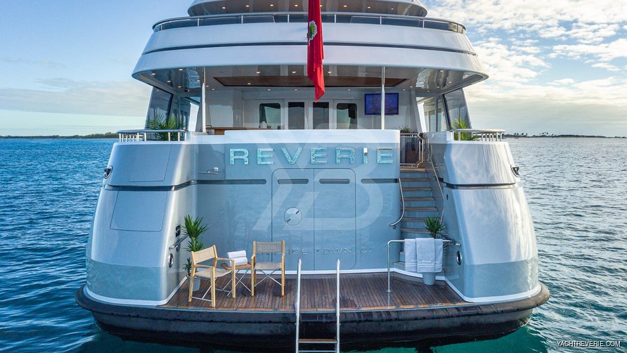 Reverie yacht exterior 9